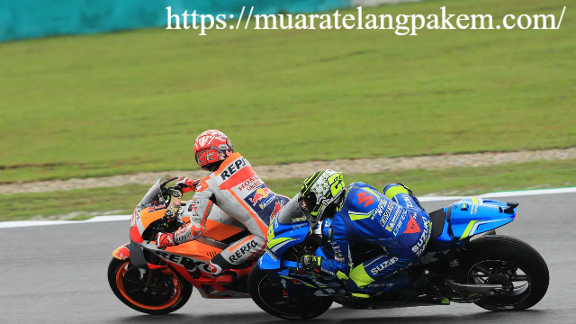 Andrea Iannone Sindir Marc Marquez