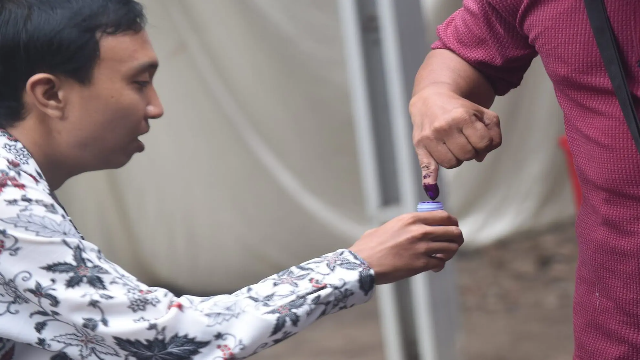 Tantangan Demokrasi, Kebijakan Publik, dan Isu Strategis